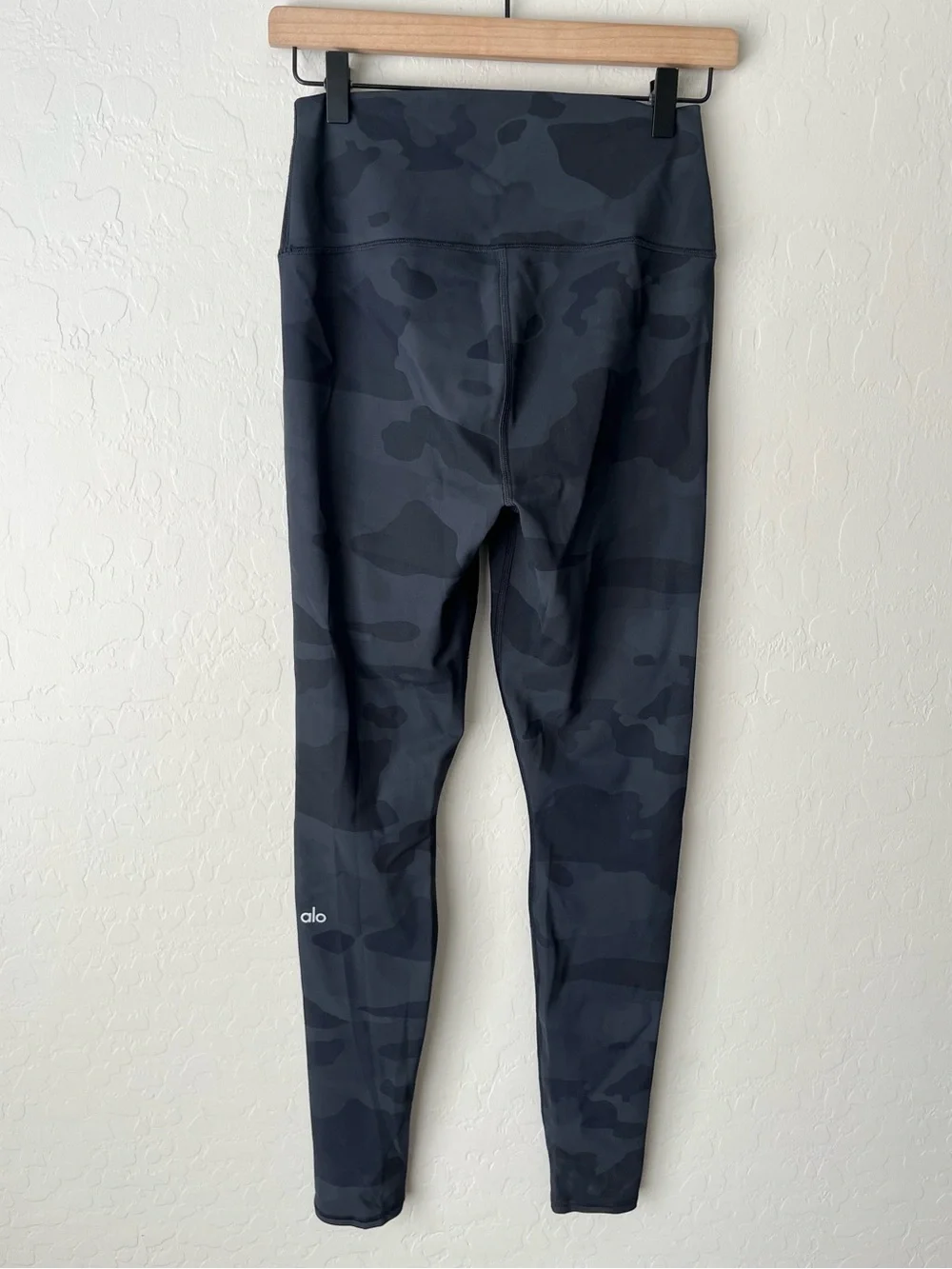 Alo yoga high waist camo vapor leggings medium